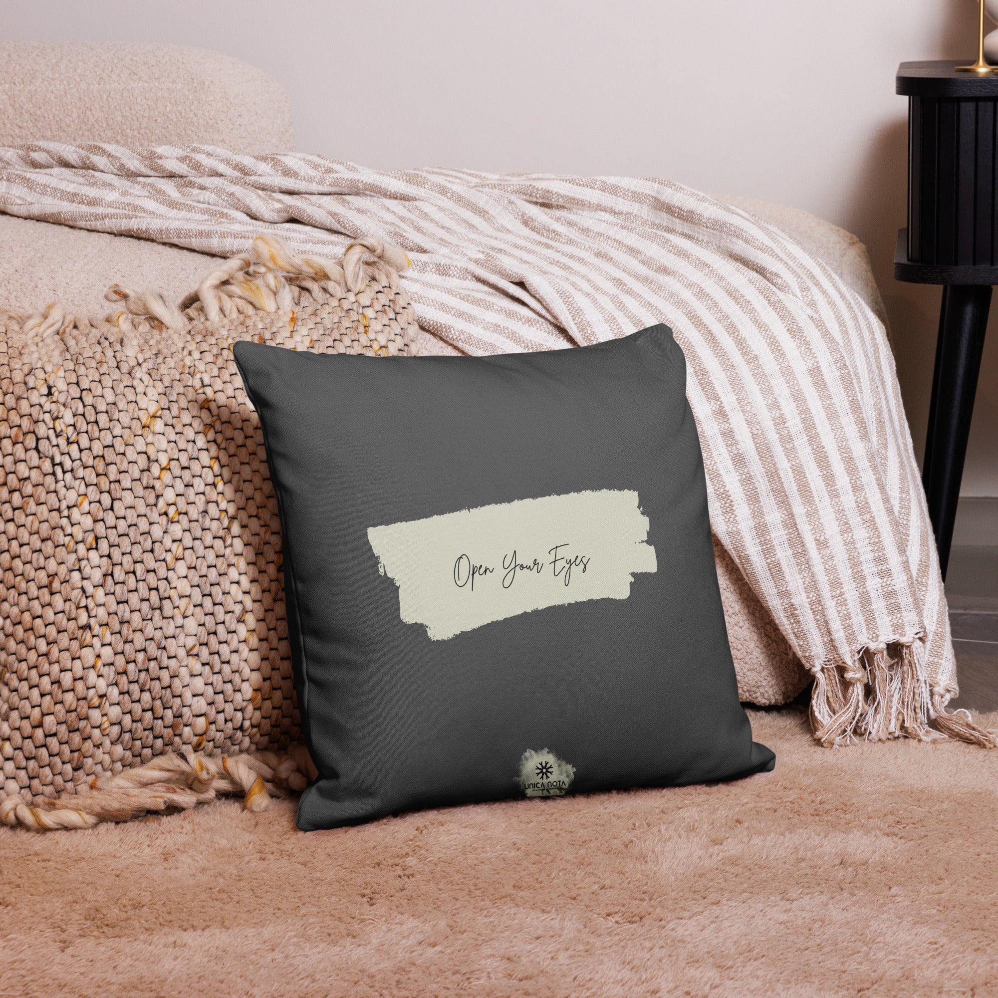 Dos de housse de coussin: Open Your Eyes – L’Observateur" – Housse de coussin artistique Unica Nota 18x18